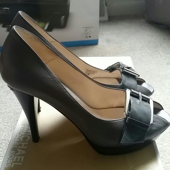Michael Kors Peep - toe Pump - Picture 3 of 3